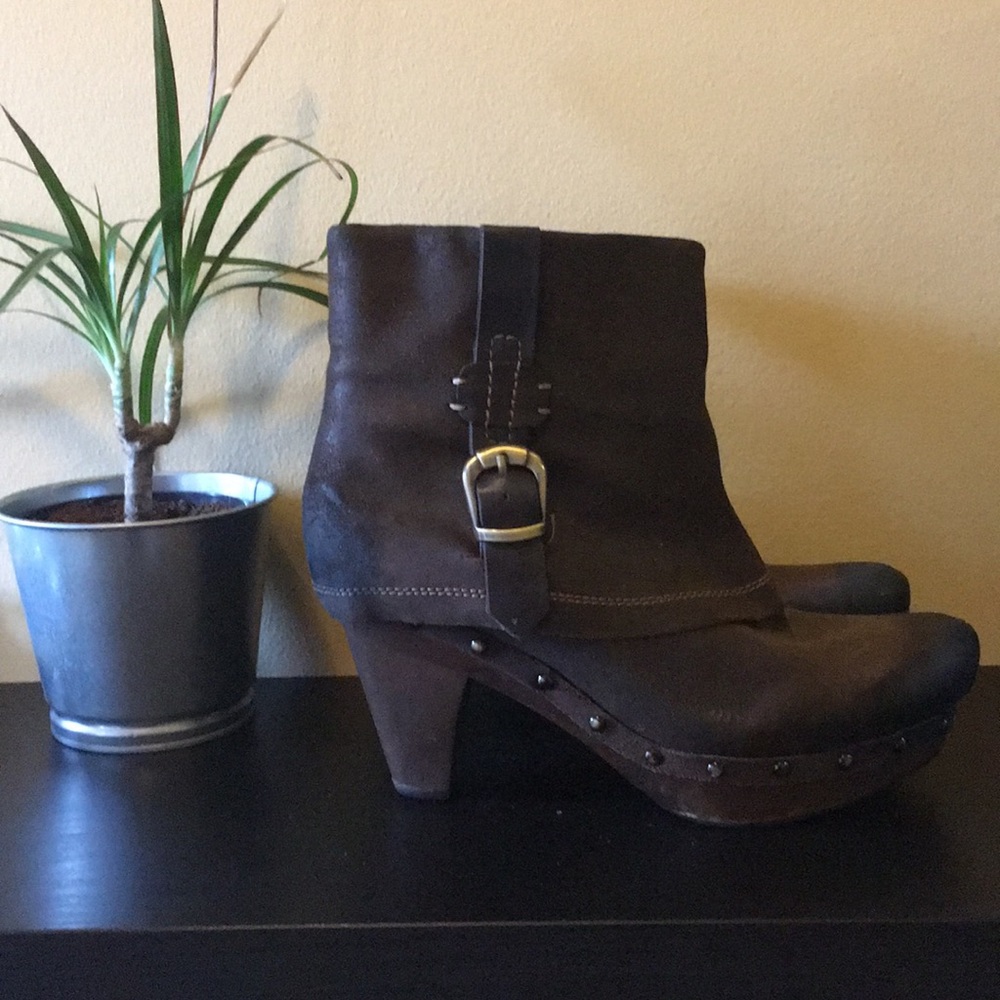 Earthies brown wood clog ankle boot